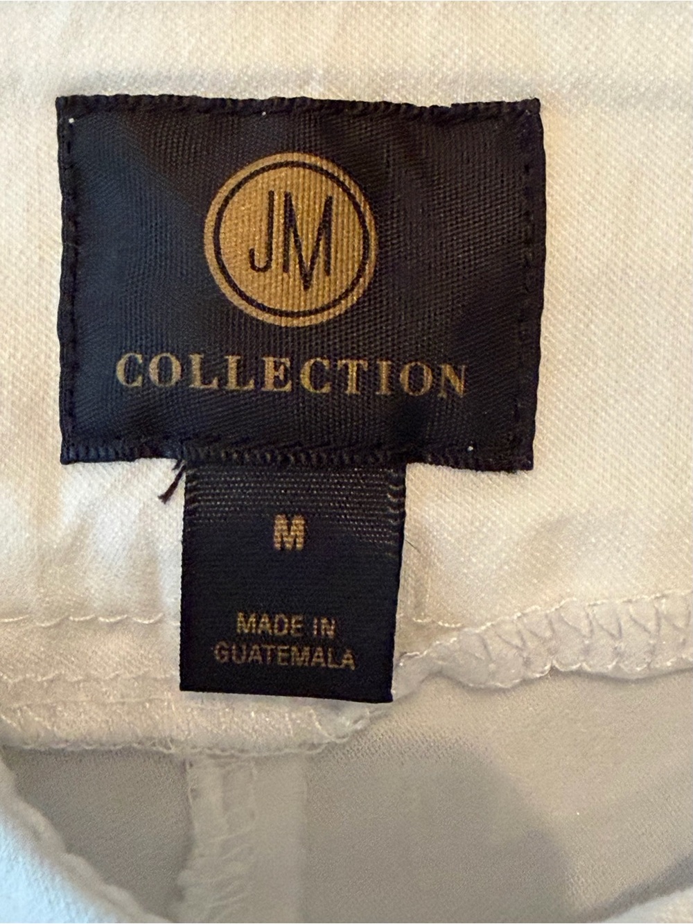 JM Collection white capris. - Picture 6 of 7